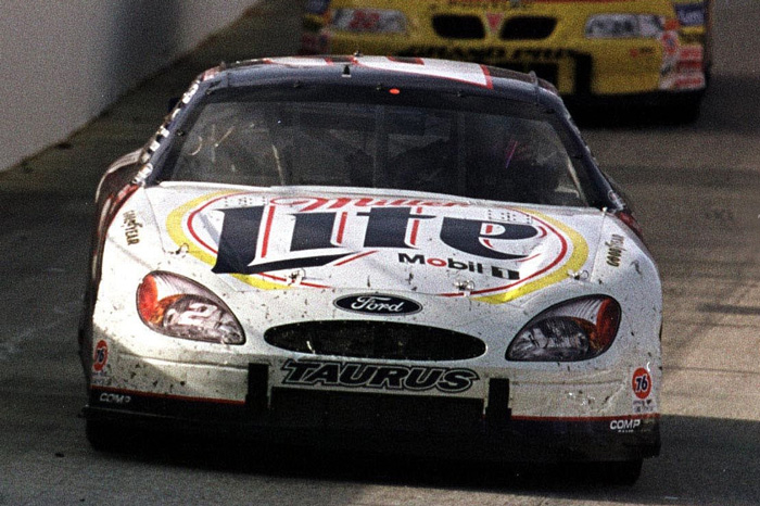 New! Jeff Gordon 2002 Dupont Bristol Fall Race Win 1:64 Nascar Classics Diecast