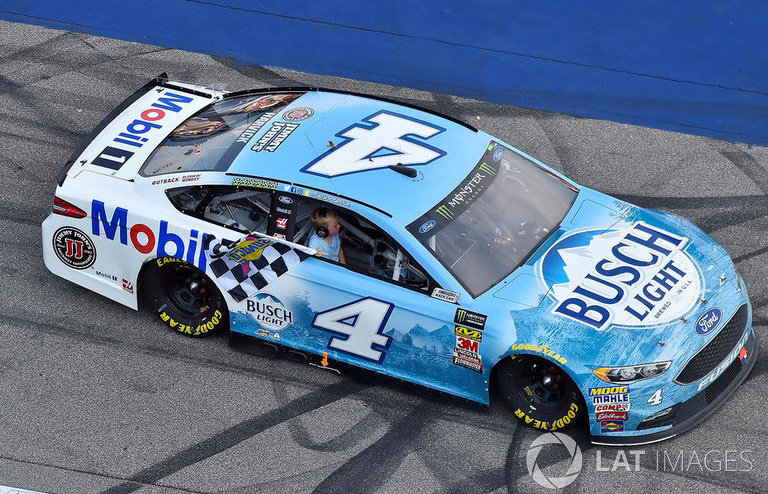 NASCAR 2018 KEVIN HARVICK #4 MICHIGAN RACE WIN BUSCH LIGHT BEER MOBIL ONE 1/24 