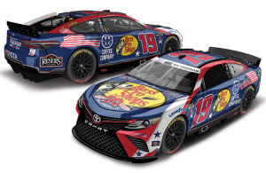 2022-truex-bass-salutes-2_20250604175134