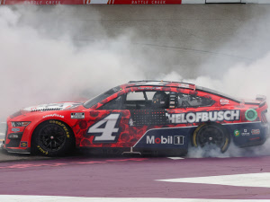22-harvick-michigan-win_20250604175150