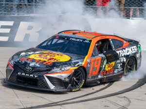 23-truex-dover-win_20250604175425