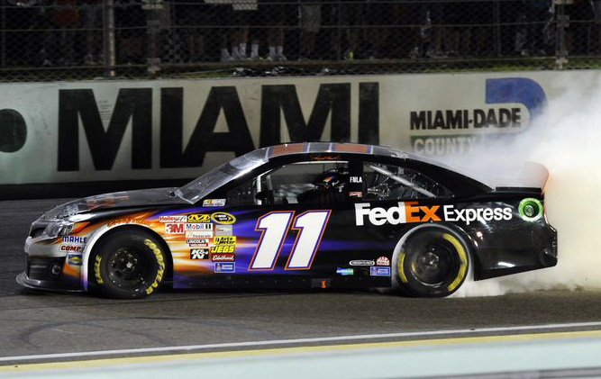 2013 Denny Hamlin #11 FedEx Express - Homestead Win / Raced Diecast