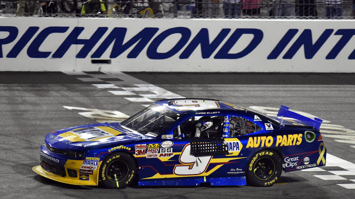 2015 Chase Elliott #9 NAPA - Richmond Win / Raced Diecast