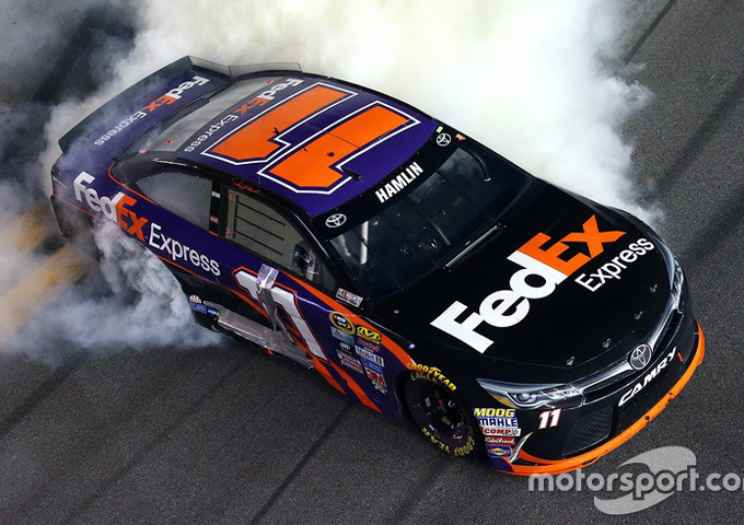 2016 Denny Hamlin #11 FedEx Express - Sprint Unlimited Win / Raced Diecast