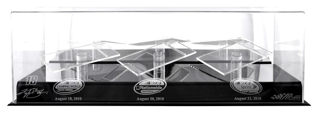 Kyle Busch 2010 Bristol Sweep 3-Car Diecast Display Case