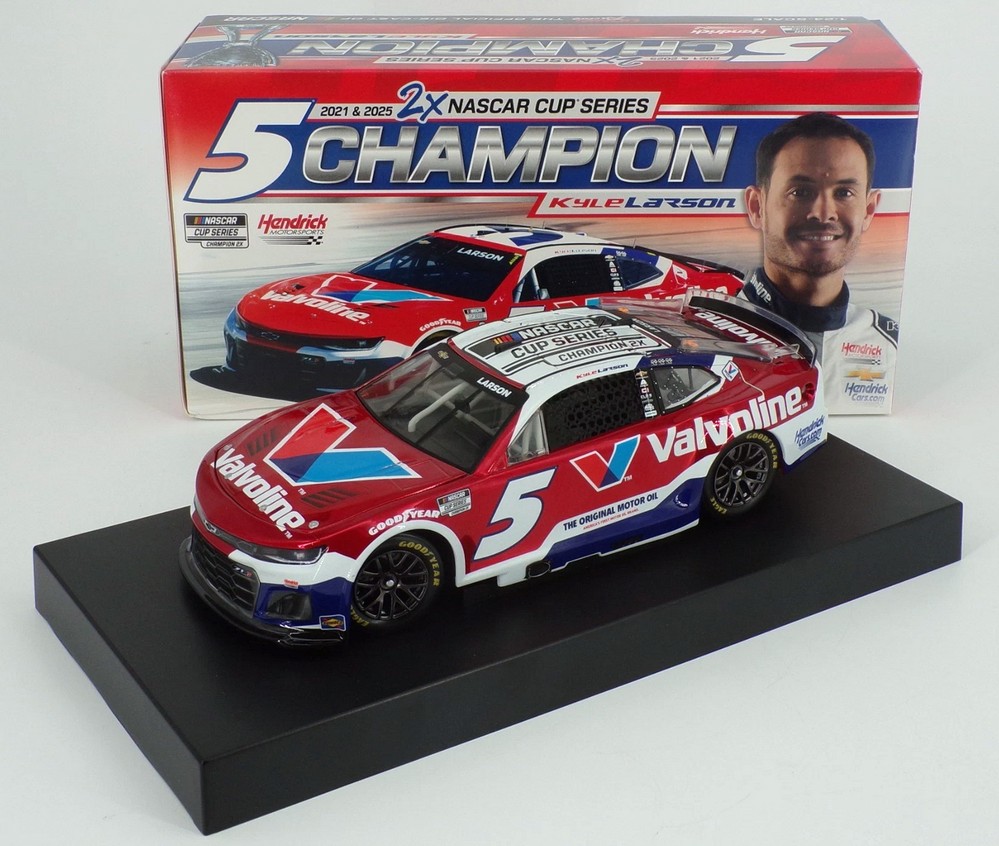 2025 Kyle Larson #5 Valvoline 2x NASCAR Champion / Color Chrome 1/24 Diecast