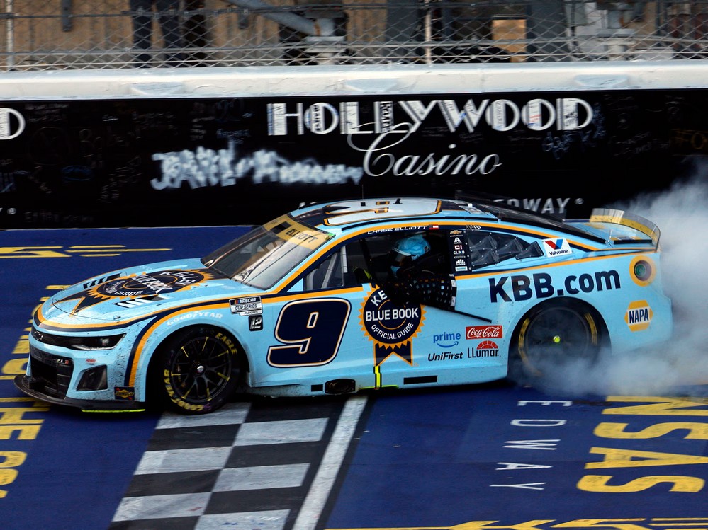 2025 Chase Elliott #9 Kelley Blue Book - Kansas Win / Raced 1/24 Diecast