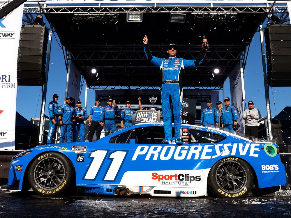 2025 Denny Hamlin #11 Progressive - WWT Gateway Win / Raced 1/24 Diecast