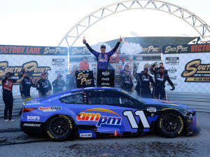 2025 Denny Hamlin #11 ampm - Las Vegas Win / Raced 1/24 Diecast