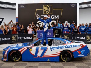 2025 William Byron #17 HendrickCars.com - Charlotte Win / Raced 1/64 Diecast